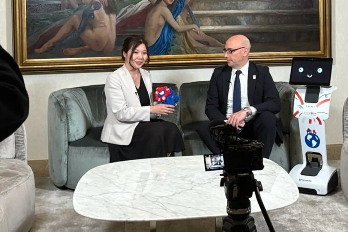 Temi robot UK – service robot for business, healthcare and events