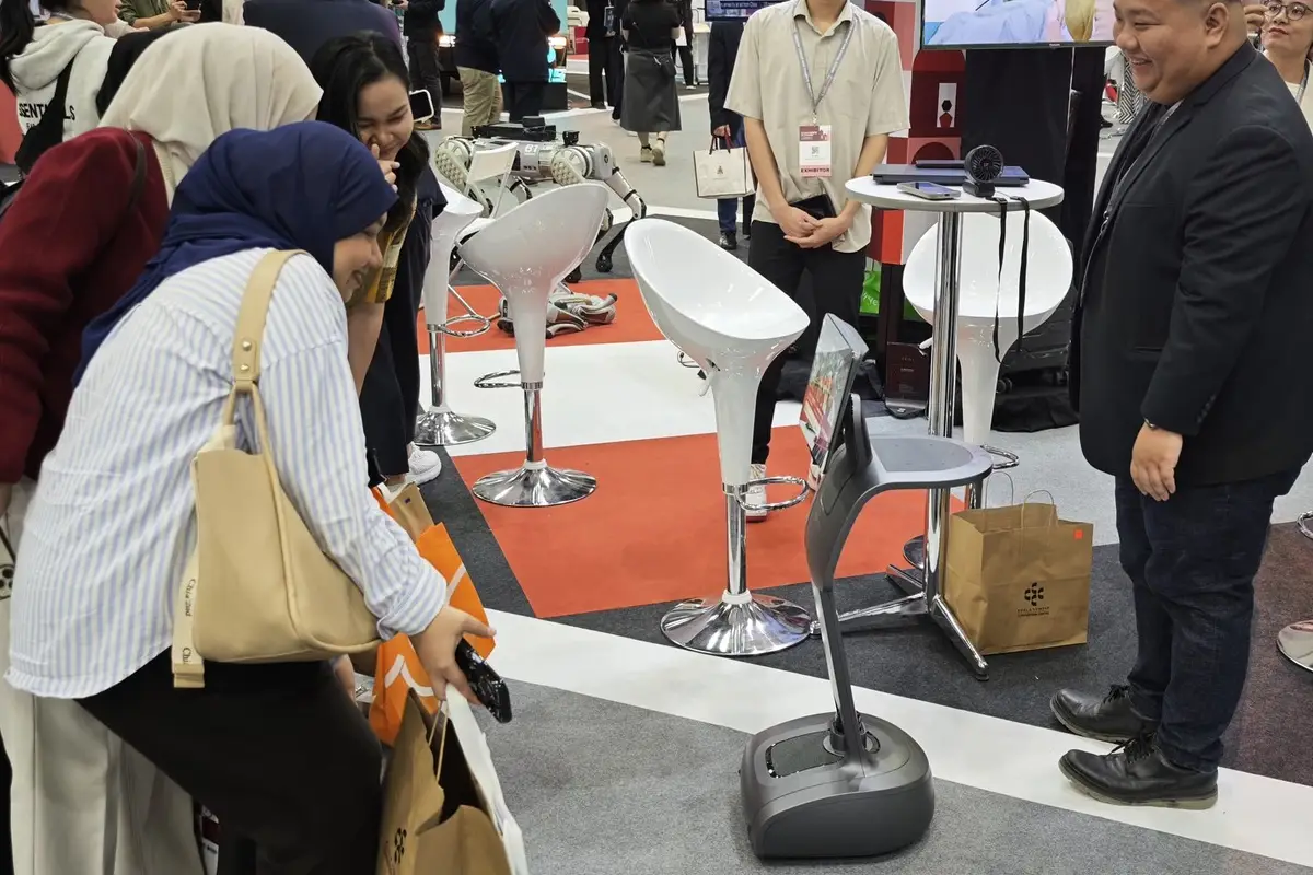 Temi robot UK – service robot for business, healthcare and events