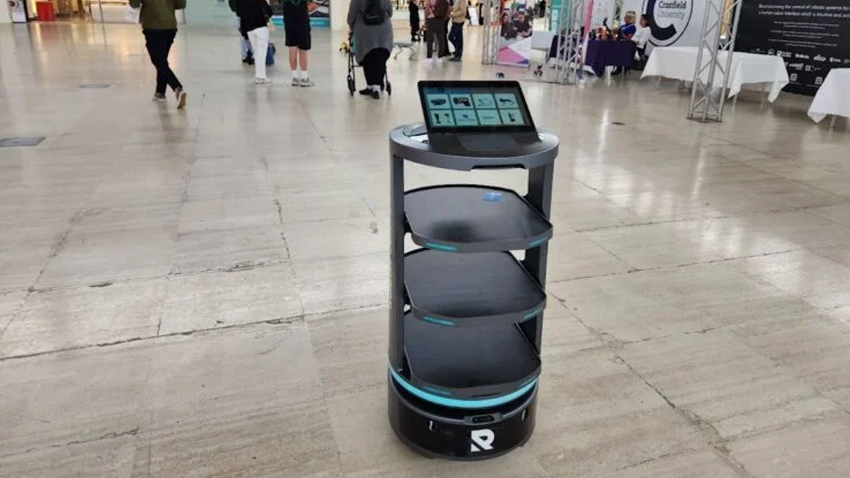Temi Go Robot 01 - Robot Center