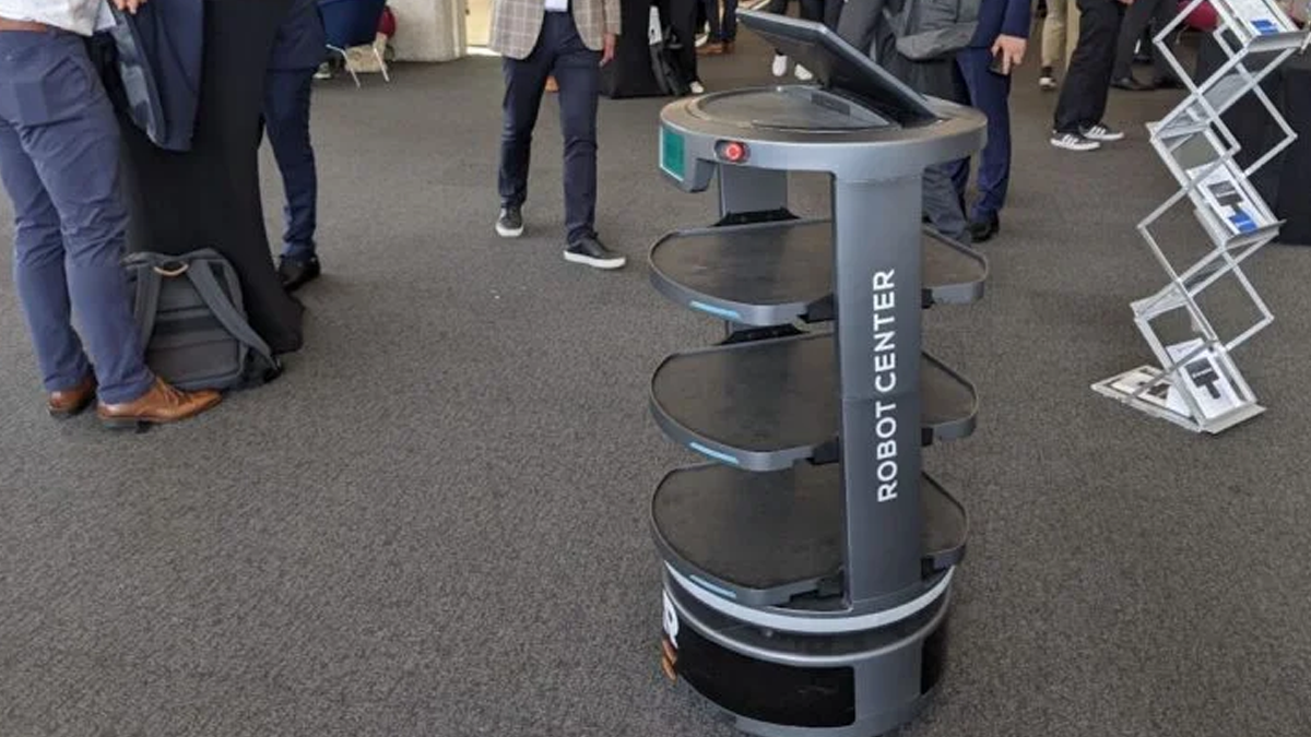 Temi Go Robot 02 - Robot Center