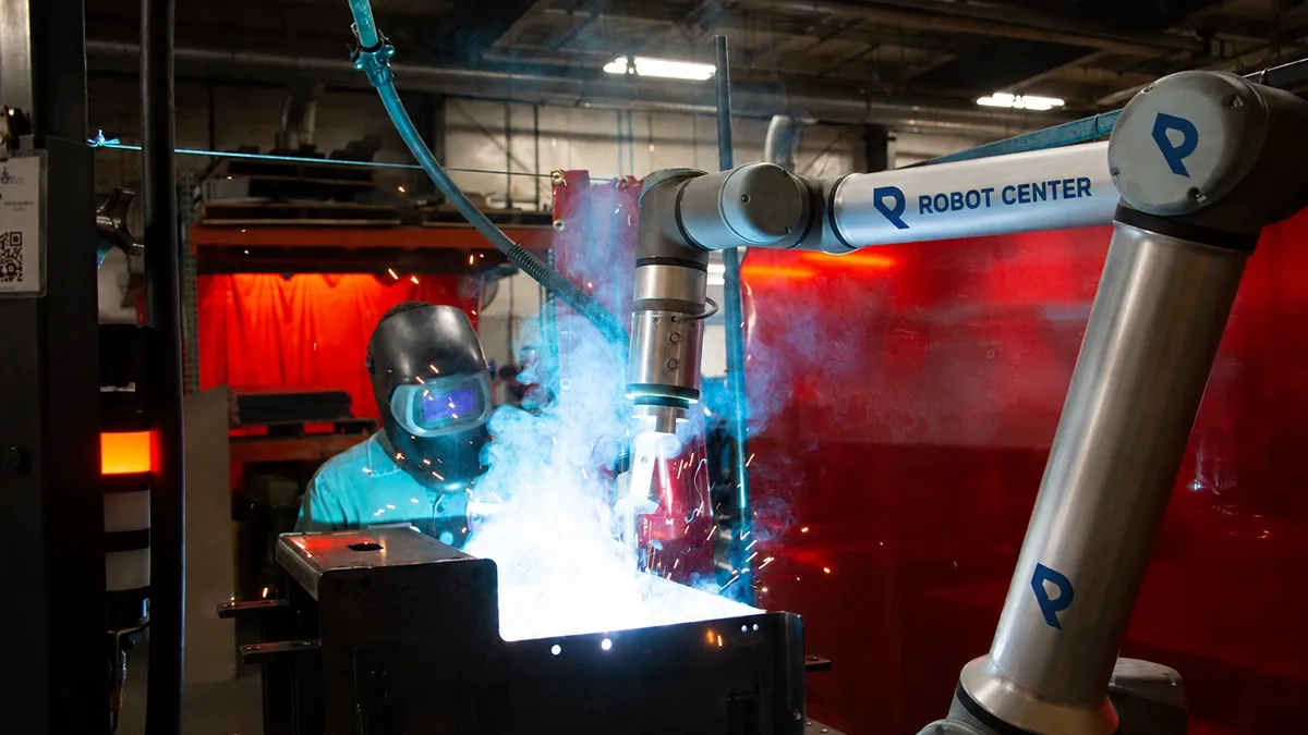 Universal Robot - Robot Center_02