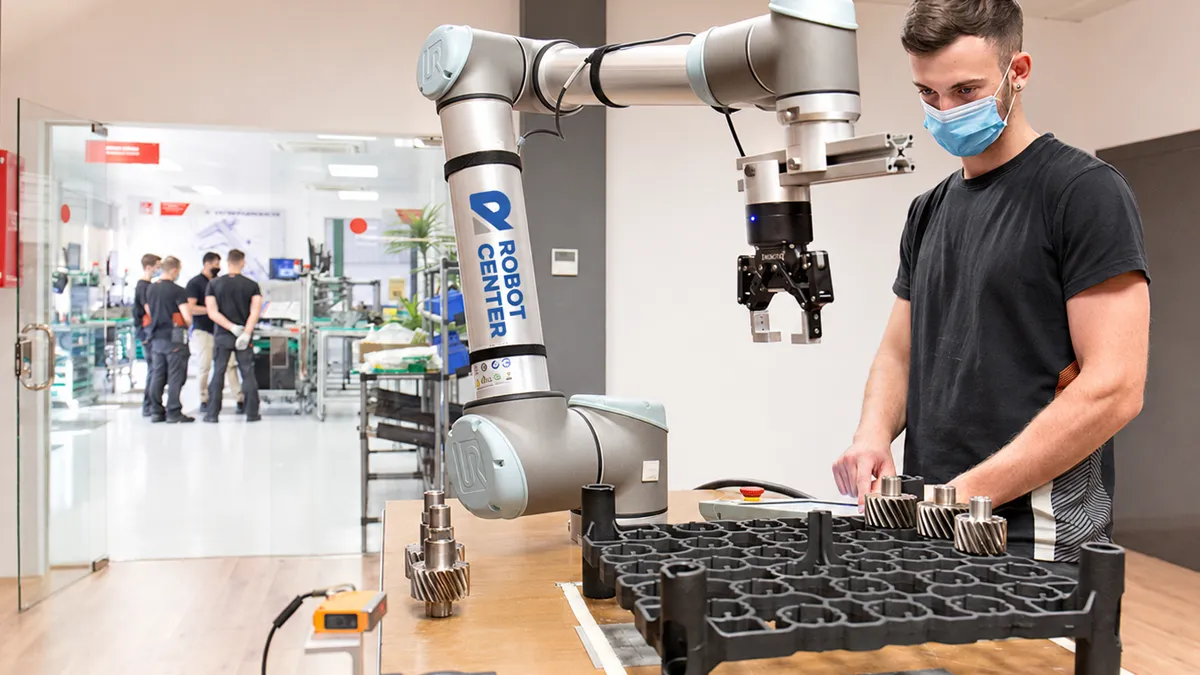 Universal Robot - Robot Center_06